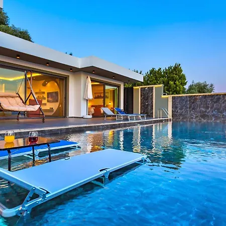 2 Bedroom Luxury In Uzumlu ヴィラ