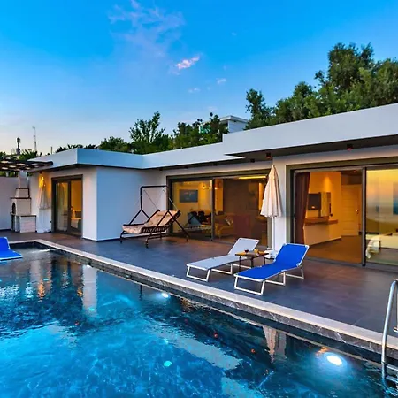 2 Bedroom Luxury In Uzumlu * 칼칸