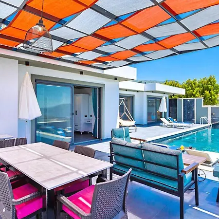2 Bedroom Luxury In Uzumlu 빌라 칼칸