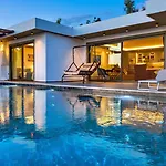 ヴィラ 2 Bedroom Luxury In Uzumlu カルカン