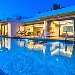 2 Bedroom Luxury In Uzumlu カルカン