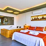 2 Bedroom Luxury In Uzumlu ヴィラ