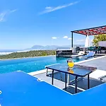 2 Bedroom Luxury In Uzumlu ヴィラ