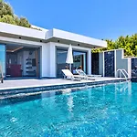 2 Bedroom Luxury In Uzumlu カルカン