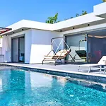 2 Bedroom Luxury In Uzumlu * カルカン