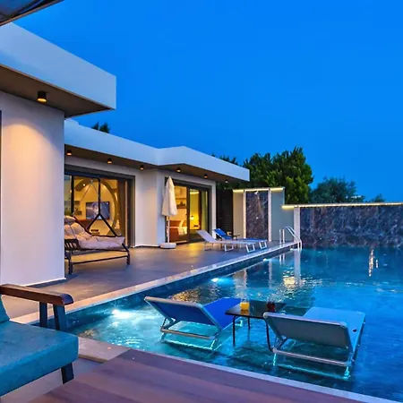 2 Bedroom Luxury In Uzumlu ヴィラ カルカン