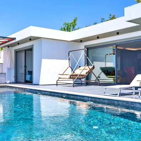 2 Bedroom Luxury In Uzumlu * 칼칸